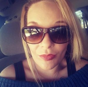 Meet your Posher, Roxanne